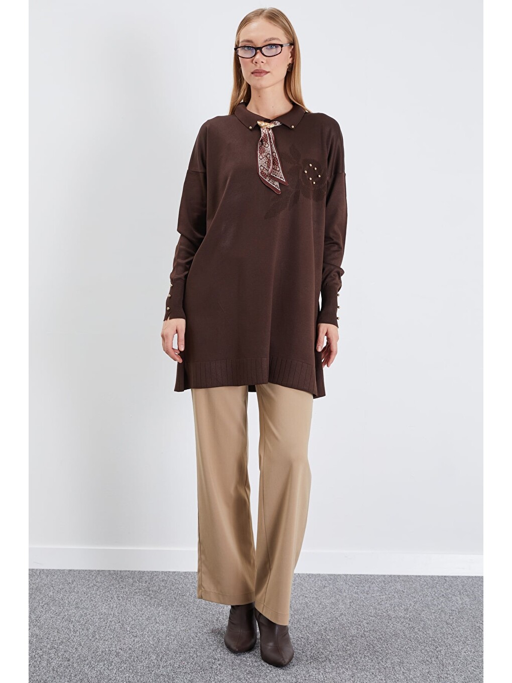 Kahverengi Fullamodest Fularlı Jakarlı Triko Tunik-3