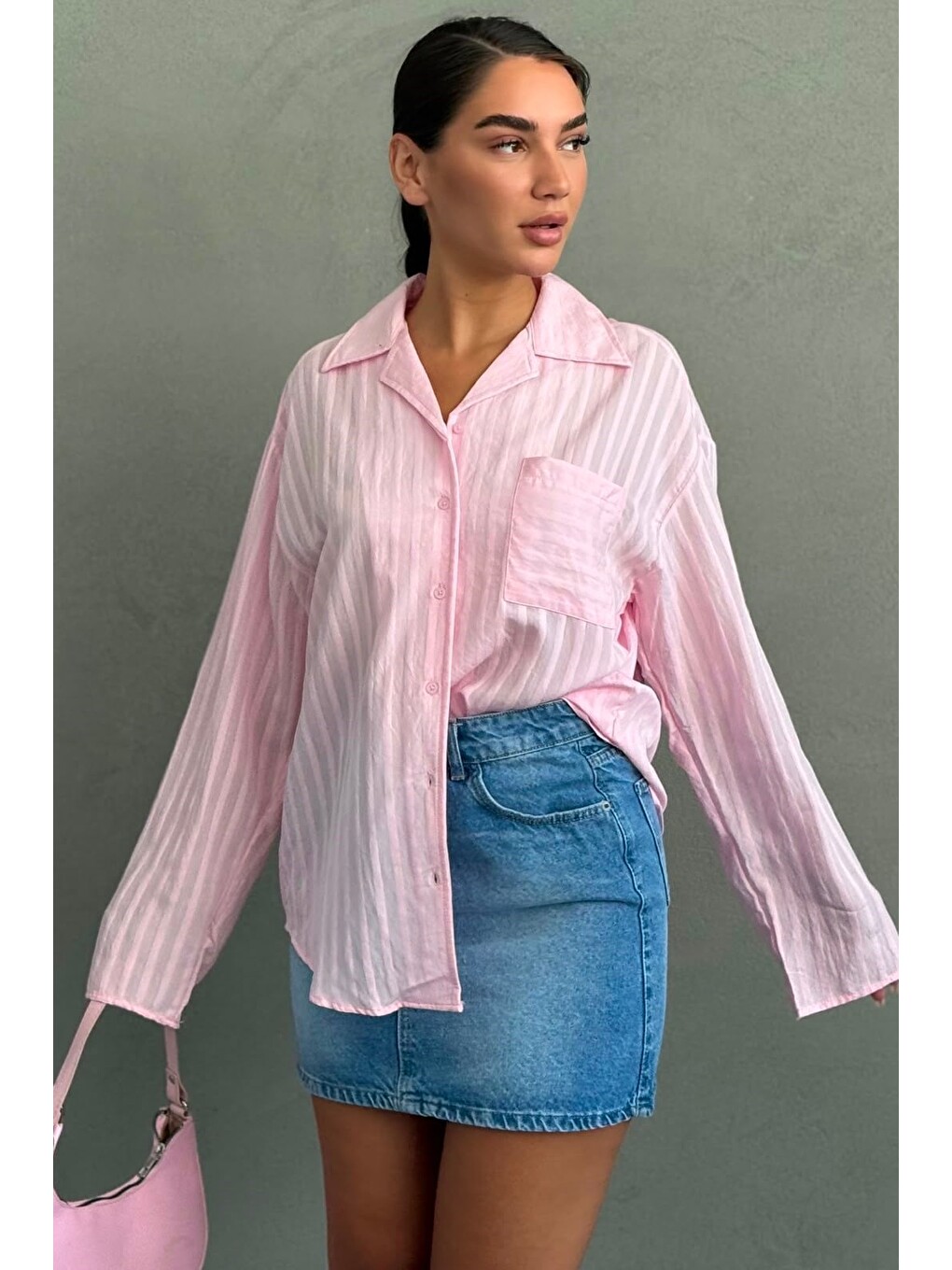 Pembe Çizgi Desenli Rahat Kesim Kadın Gömlek Mg2741-1
