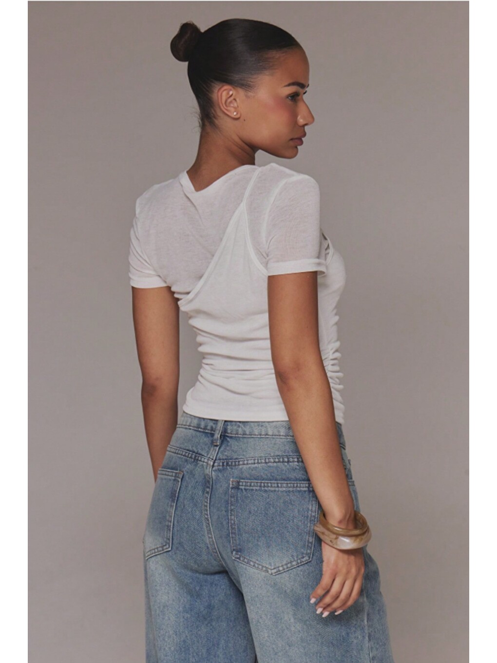 Beyaz Kadın Flamlı %100 Pamuk Transparan Detaylı Slim Fit Kısa Kollu Tişört-4