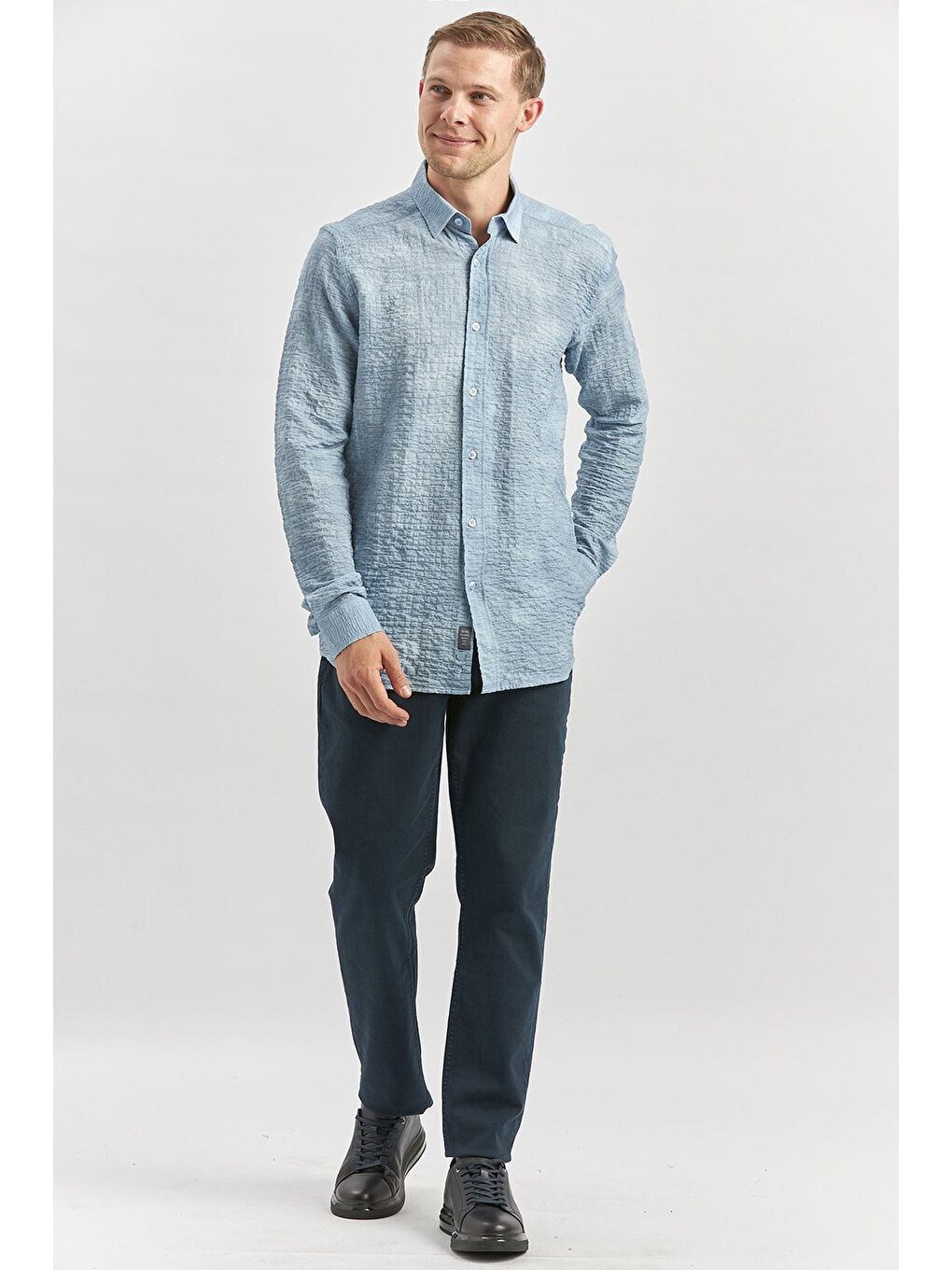 Koyu Mavi Uzun Kollu Baskılı Gofreli Cepsiz Pamuklu Elastanlı Slim Fit Gömlek 1004240100-3