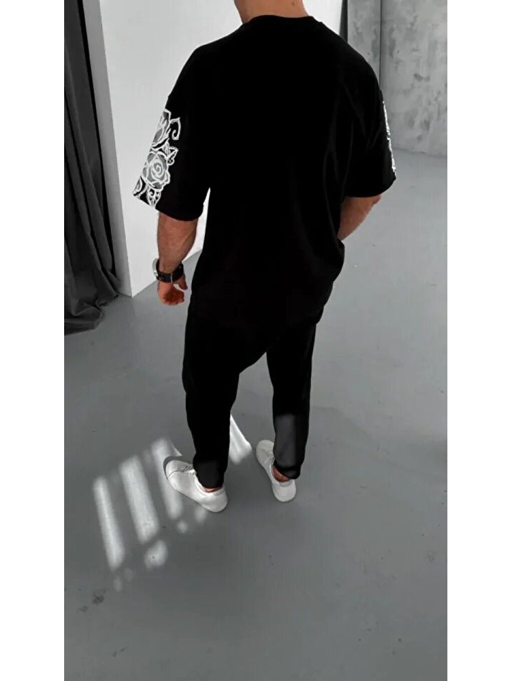 Unisex Flok Kabartma Baskılı T-Shirt - Siyah-1