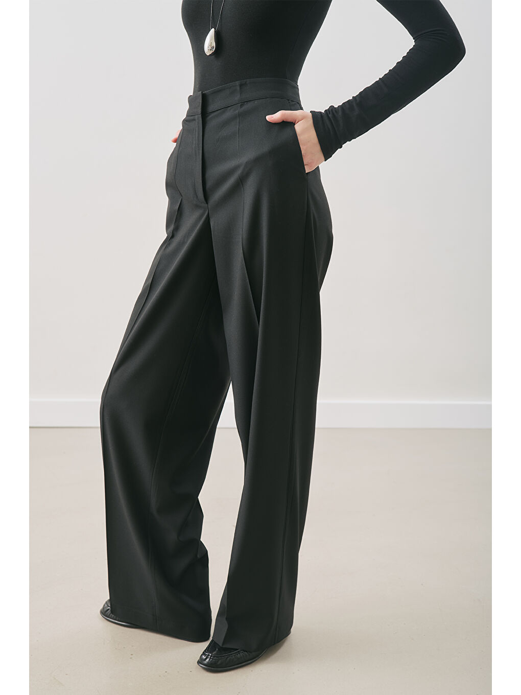 Klasik Kesim Kumaş Pantolon Siyah-5