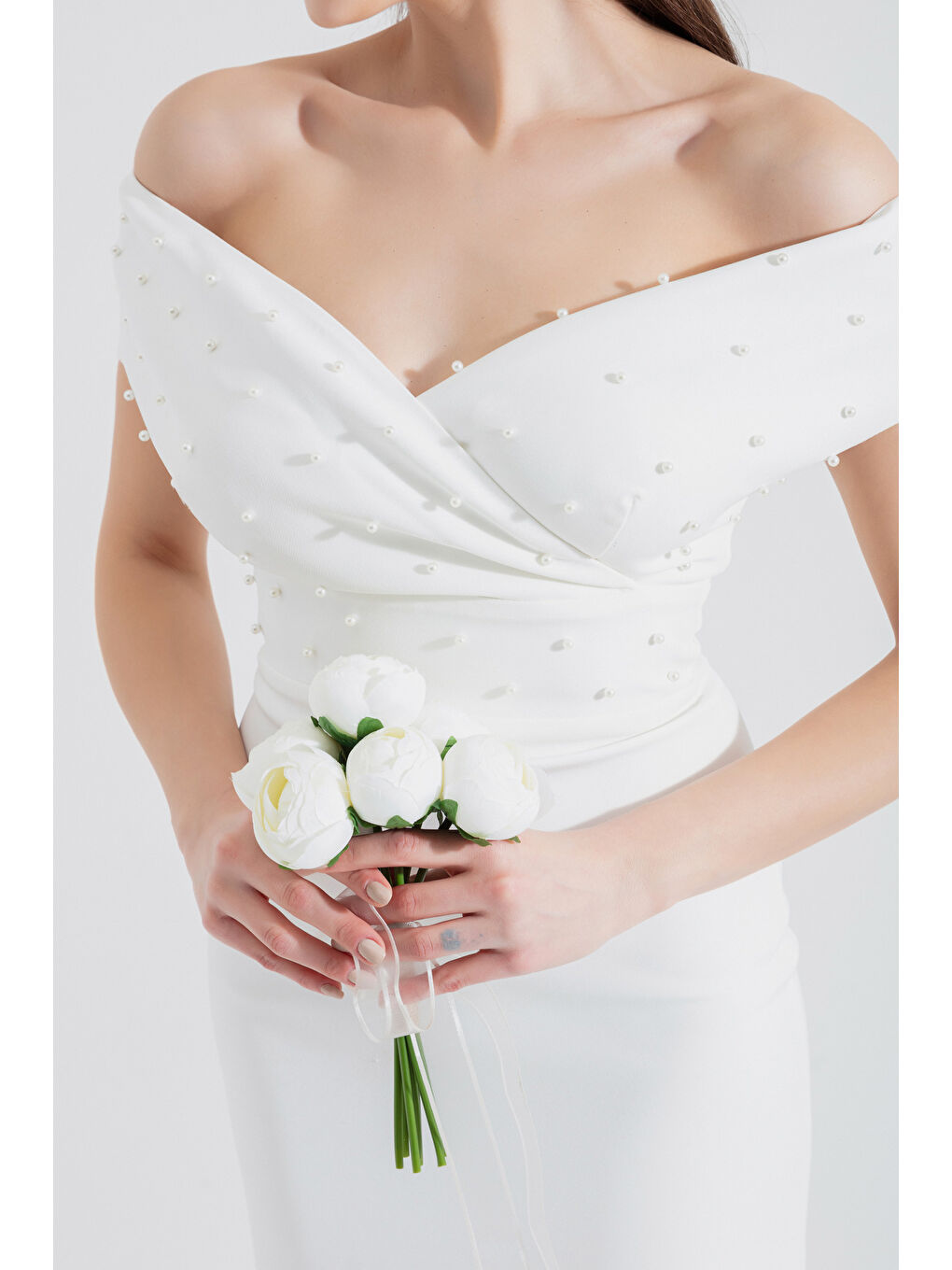 Kadın Beyaz Kruvaze Yaka İncili Midi Abiye Elbise-1