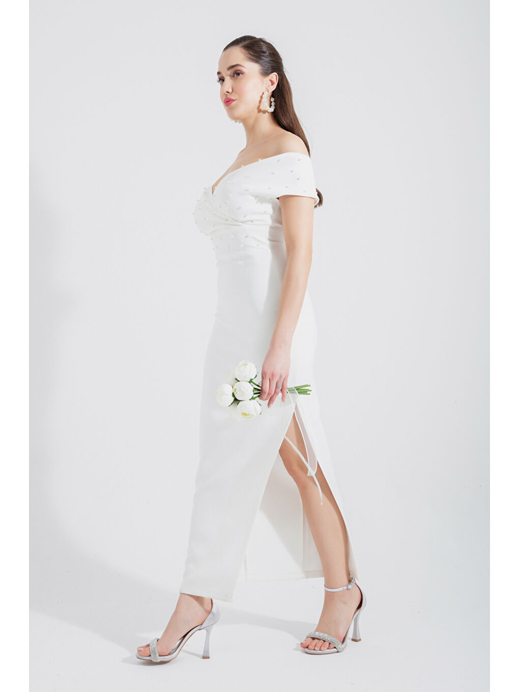 Kadın Beyaz Kruvaze Yaka İncili Midi Abiye Elbise-3