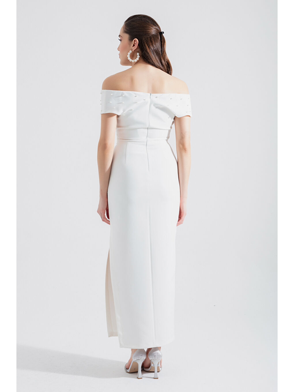 Kadın Beyaz Kruvaze Yaka İncili Midi Abiye Elbise-4