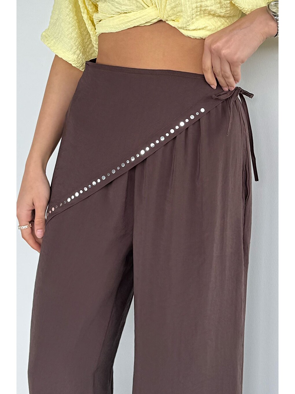 Kahverengi Bandana Detaylı Bel Lastikli Pantolon-1