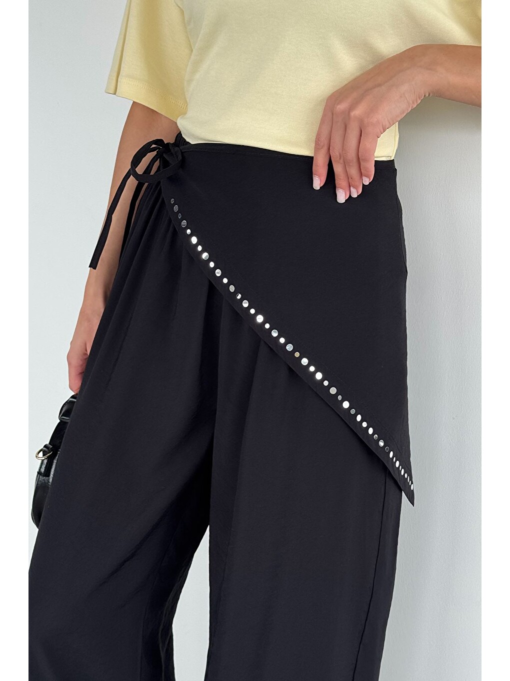 Siyah Bandana Detaylı Bel Lastikli Pantolon-2
