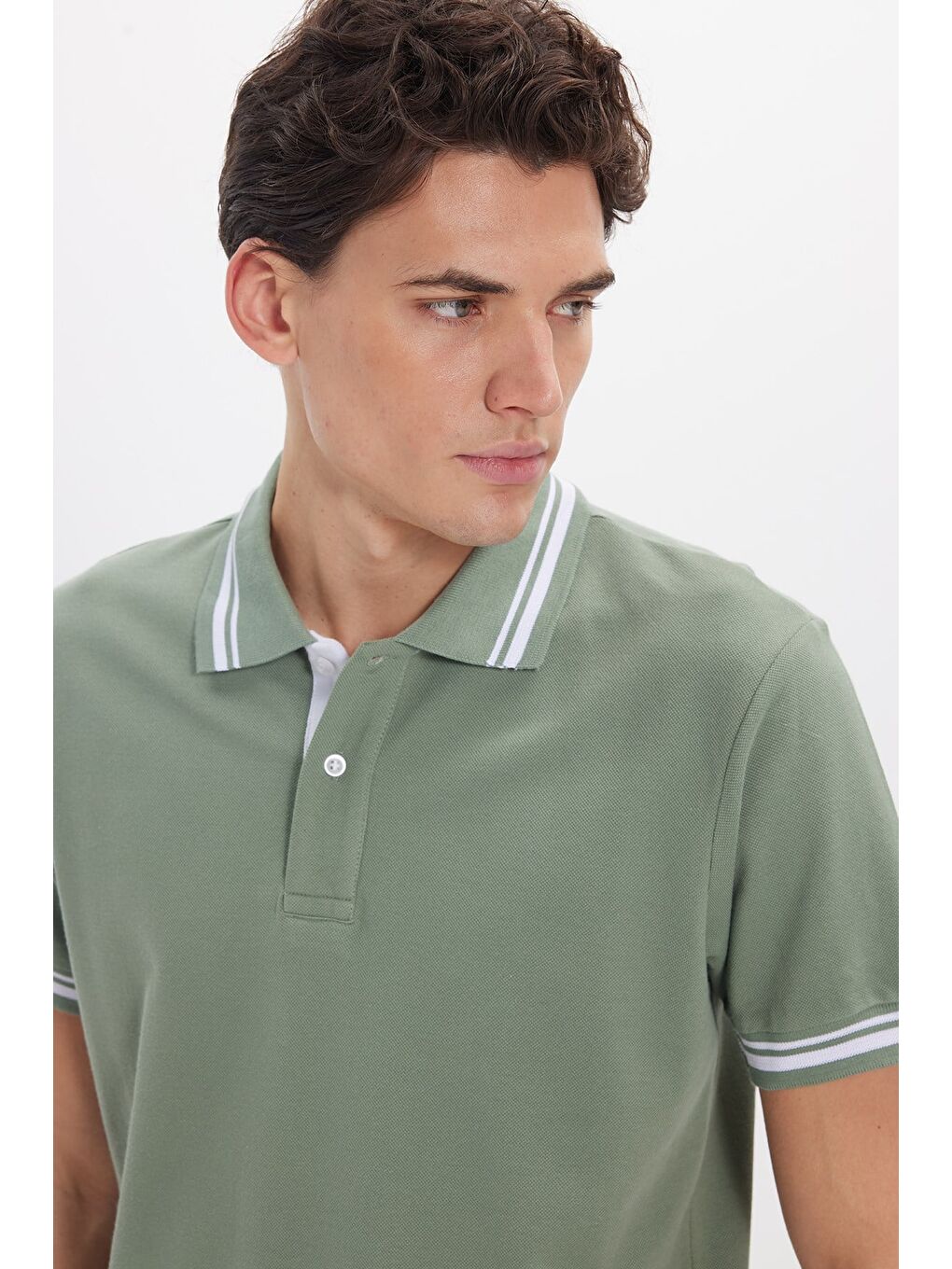Erkek Slim Fit Dar Kesim %100 Pamuk Düz Pike Yaka Ve Kol Detaylı Yeşil Polo Yaka Tişört-2