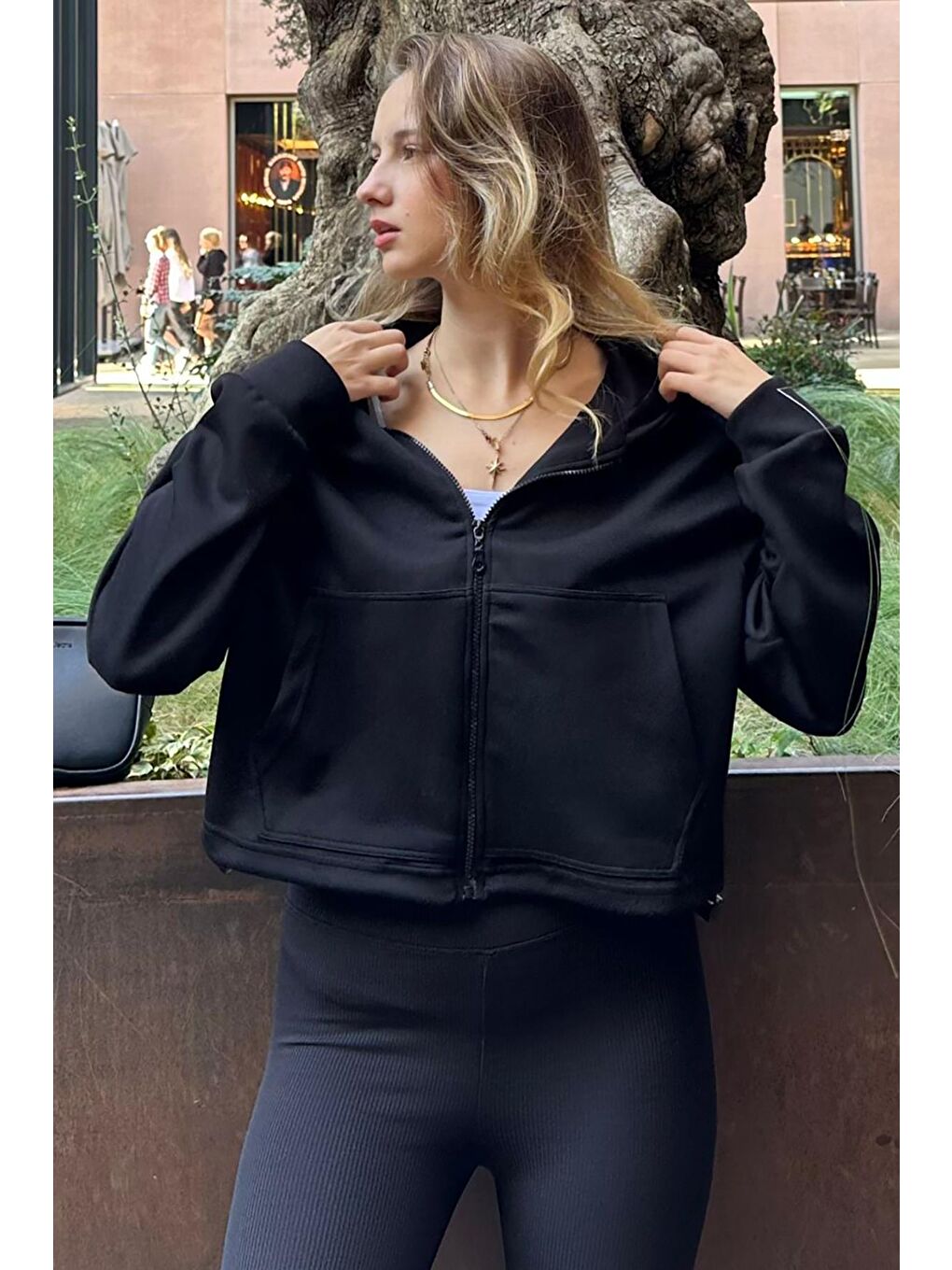 Siyah Fermuarlı Kapüşonlu Uzun Kollu Hırka Mg2214