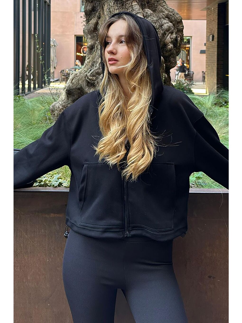 Siyah Fermuarlı Kapüşonlu Uzun Kollu Hırka Mg2214-3