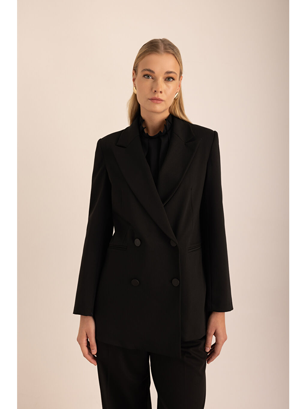 Siyah Ön Asimetrik Kapama Ceket-3