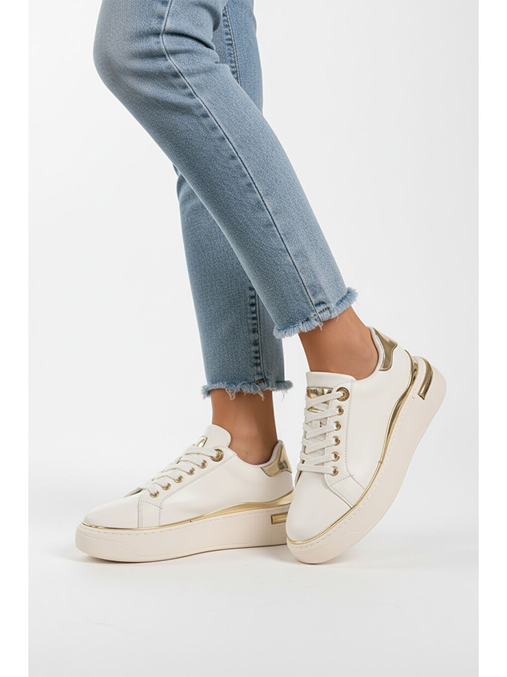 Beyaz Bağcıklı Hafif Kadın Sneaker Lady 029 Z