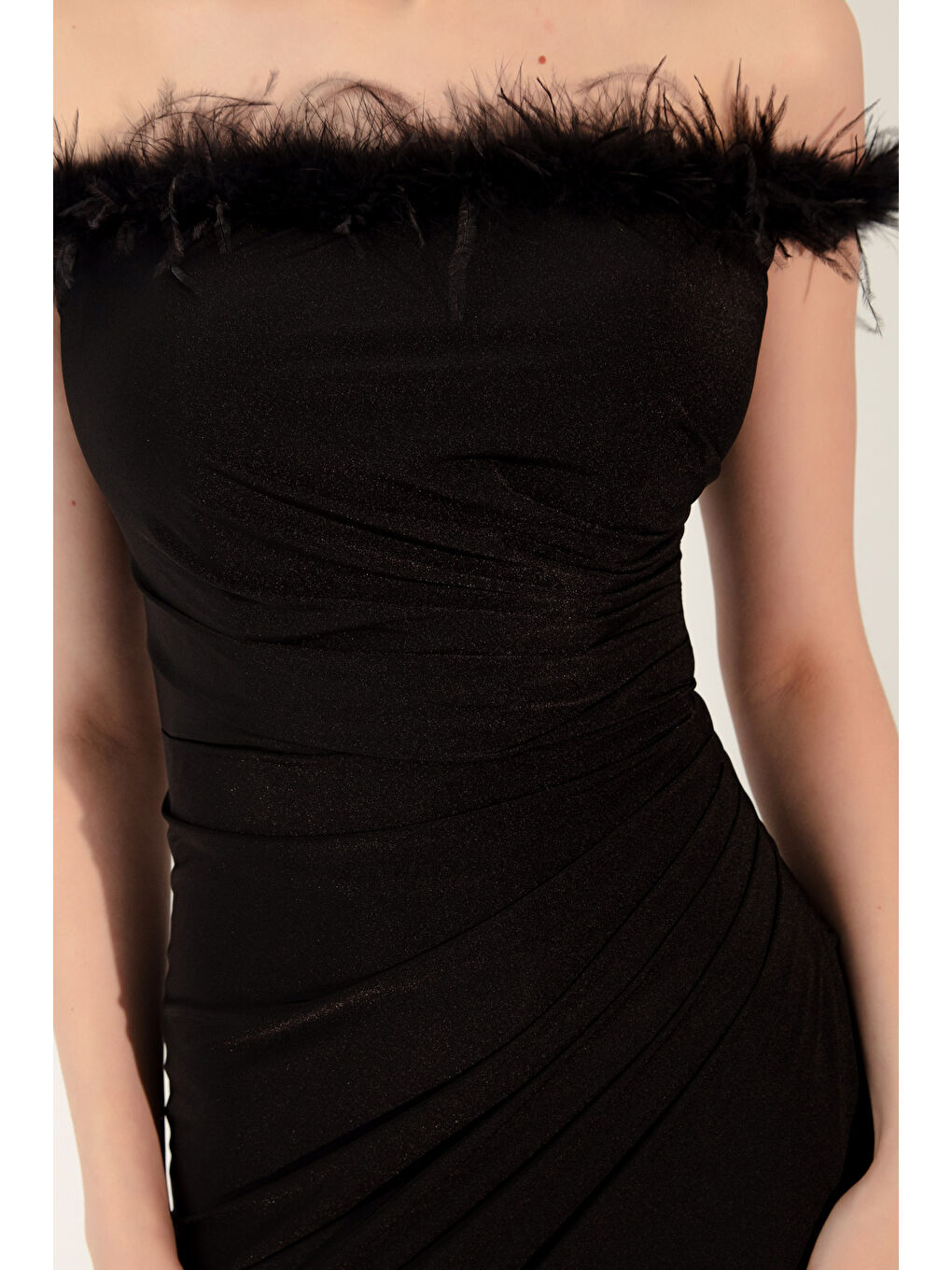 Kadın Siyah Otrişli Kayık Yaka Yırtmaçlı Uzun Abiye Elbise-2