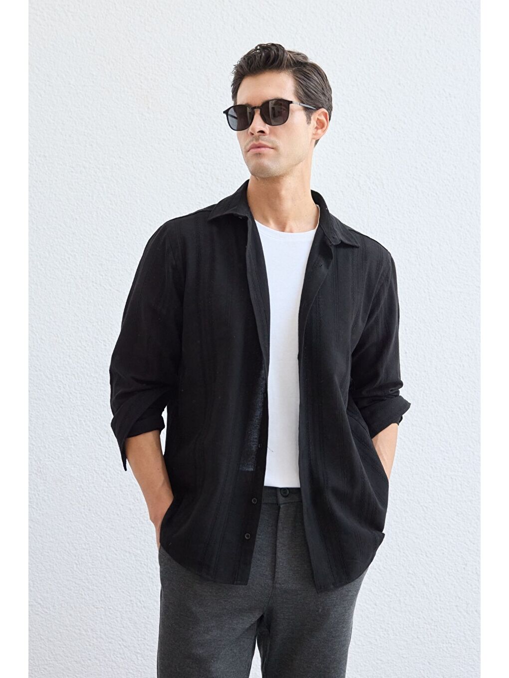 Siyah Yuji Kendinden Desenli Keten Görünümlü Pamuk Oversize Erkek Gömlek-4