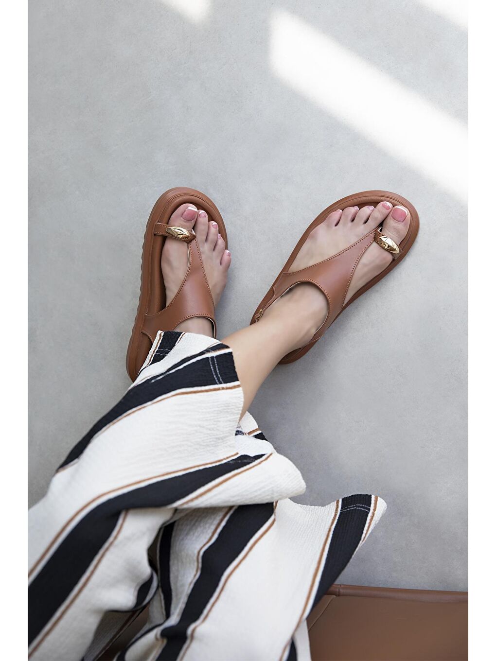 Kahverengi Mixed Kadın Parmak Arası  Deri Sandalet Taba-1