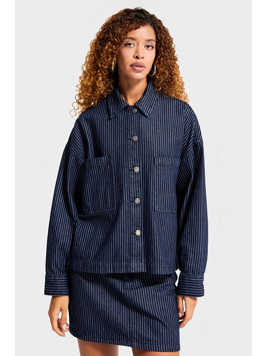 Kadın Çizgili Mavi Renk 19w5-33 Oversize Özel Kumaş Denim Gömlek-4