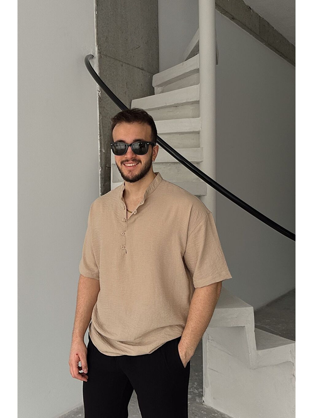 Bej Soro Erkek Oversize Keten Görünümlü Kısa Kol Hakim Yaka Yarım Pat Gömlek-2