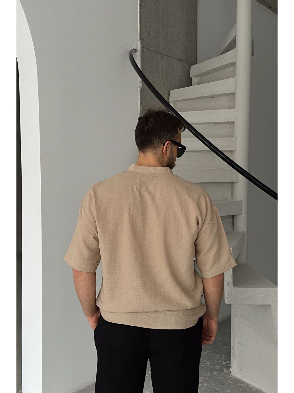 Bej Soro Erkek Oversize Keten Görünümlü Kısa Kol Hakim Yaka Yarım Pat Gömlek-4