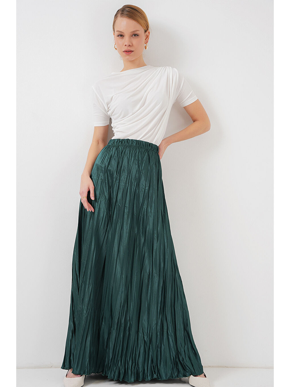 Kadın Uzun Kırışık Parlak Etek 8034 - Zümrüt Yeşili