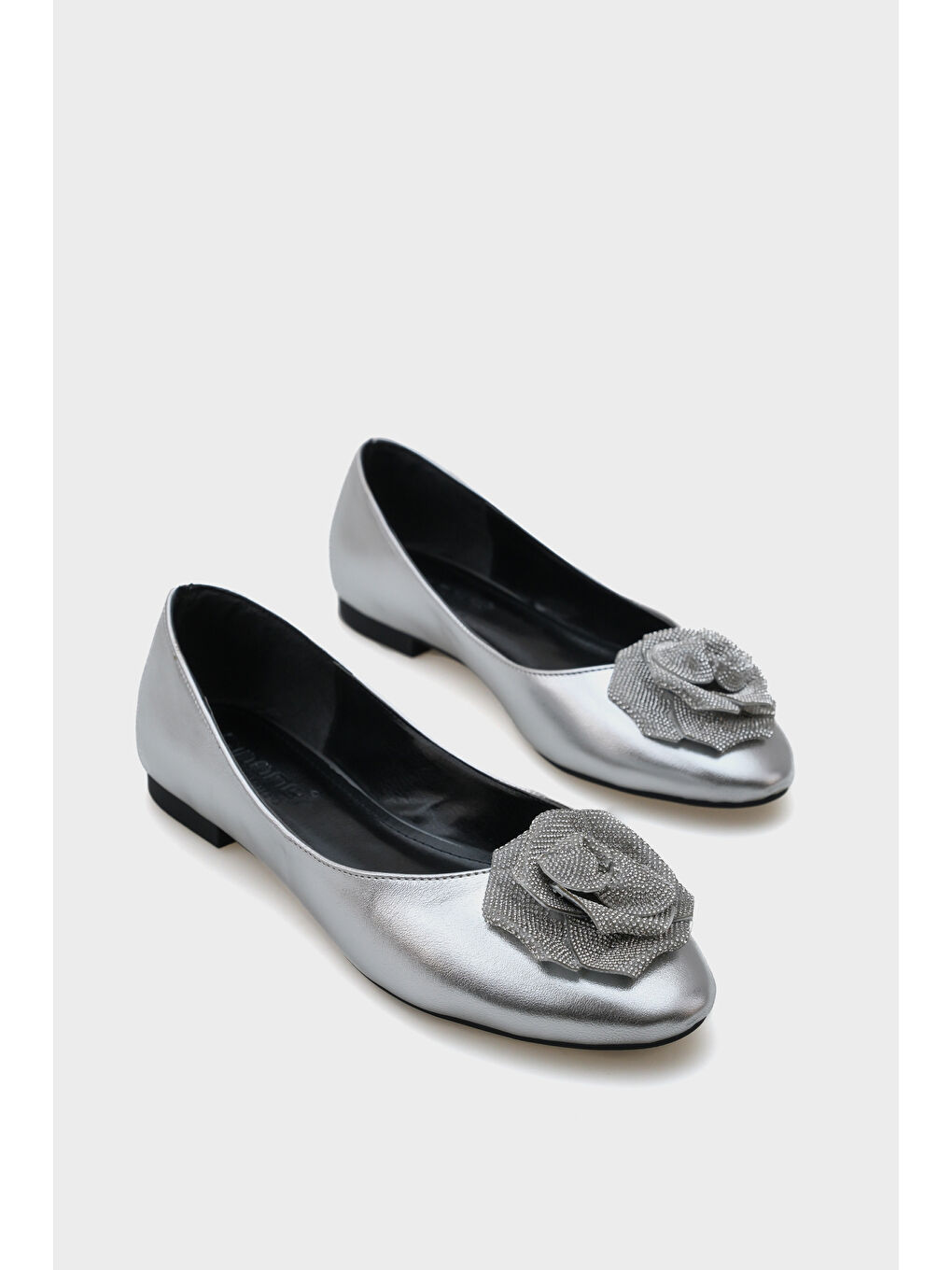 Gri Audrey Yuvarlak Burunlu Taşlı Çiçekli Kadın Babet-1