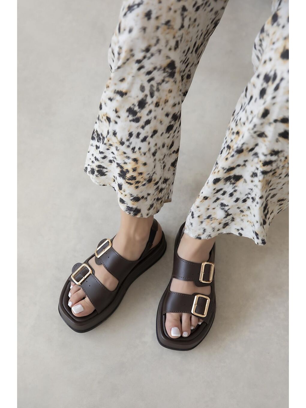 Kahverengi Renato Kadın Toka Detay Günlük Deri Sandalet Kahve-1