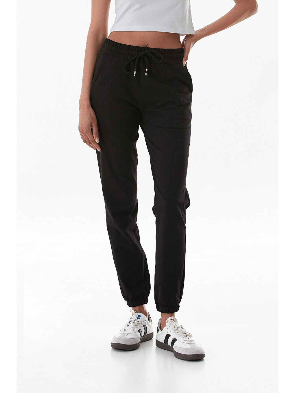 Siyah Beli Ve Paçası Lastikli Eşofman Altı-2