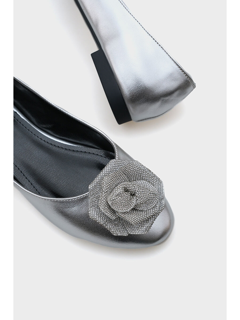 Gri Audrey Yuvarlak Burunlu Taşlı Çiçekli Kadın Babet-5