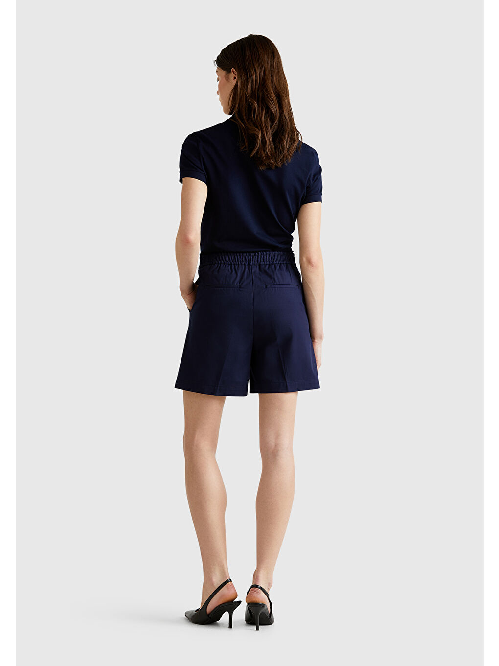 Kadın Lacivert Streç Pamuklu Arka Beli Lastikli Straight Fit Bermuda Şort-2