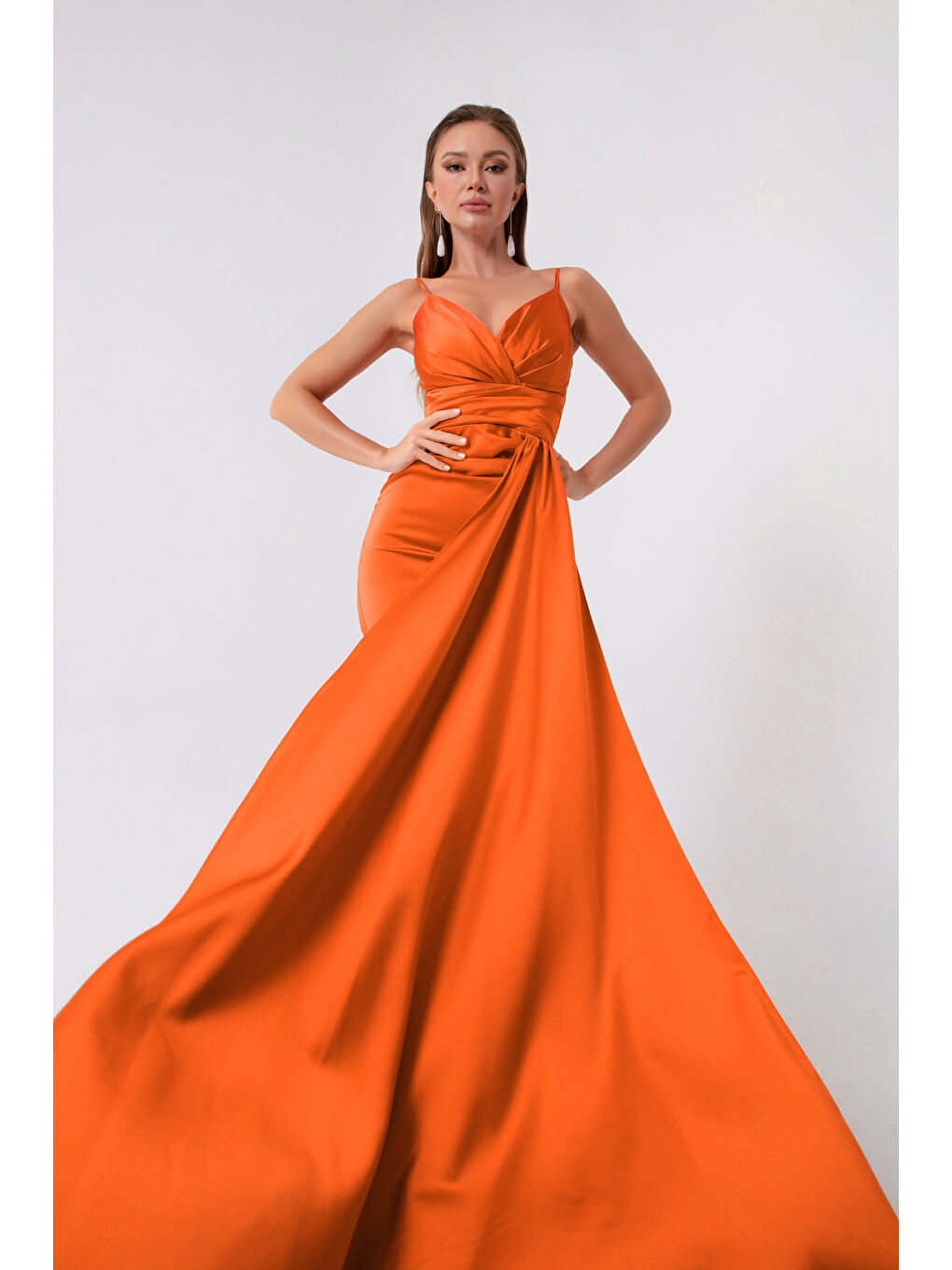 Kadın Turuncu Askılı Uzun Saten Abiye Elbise & Mezuniyet Elbisesi-1
