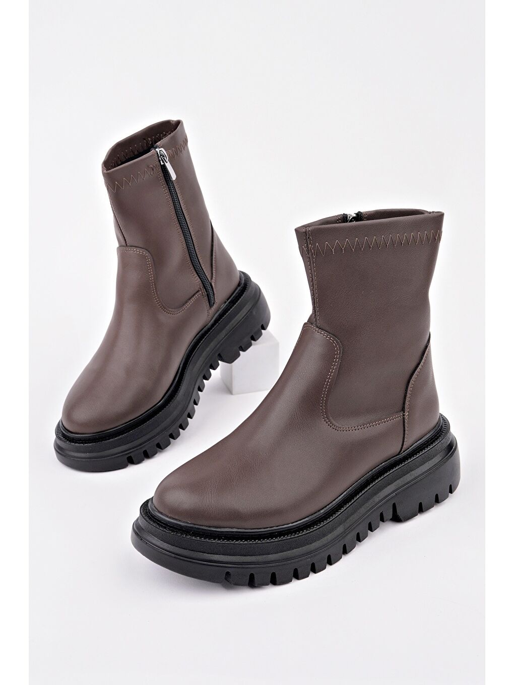 Kahverengi PİTA Kalın Taban Fermuarlı Kadın Bot-5
