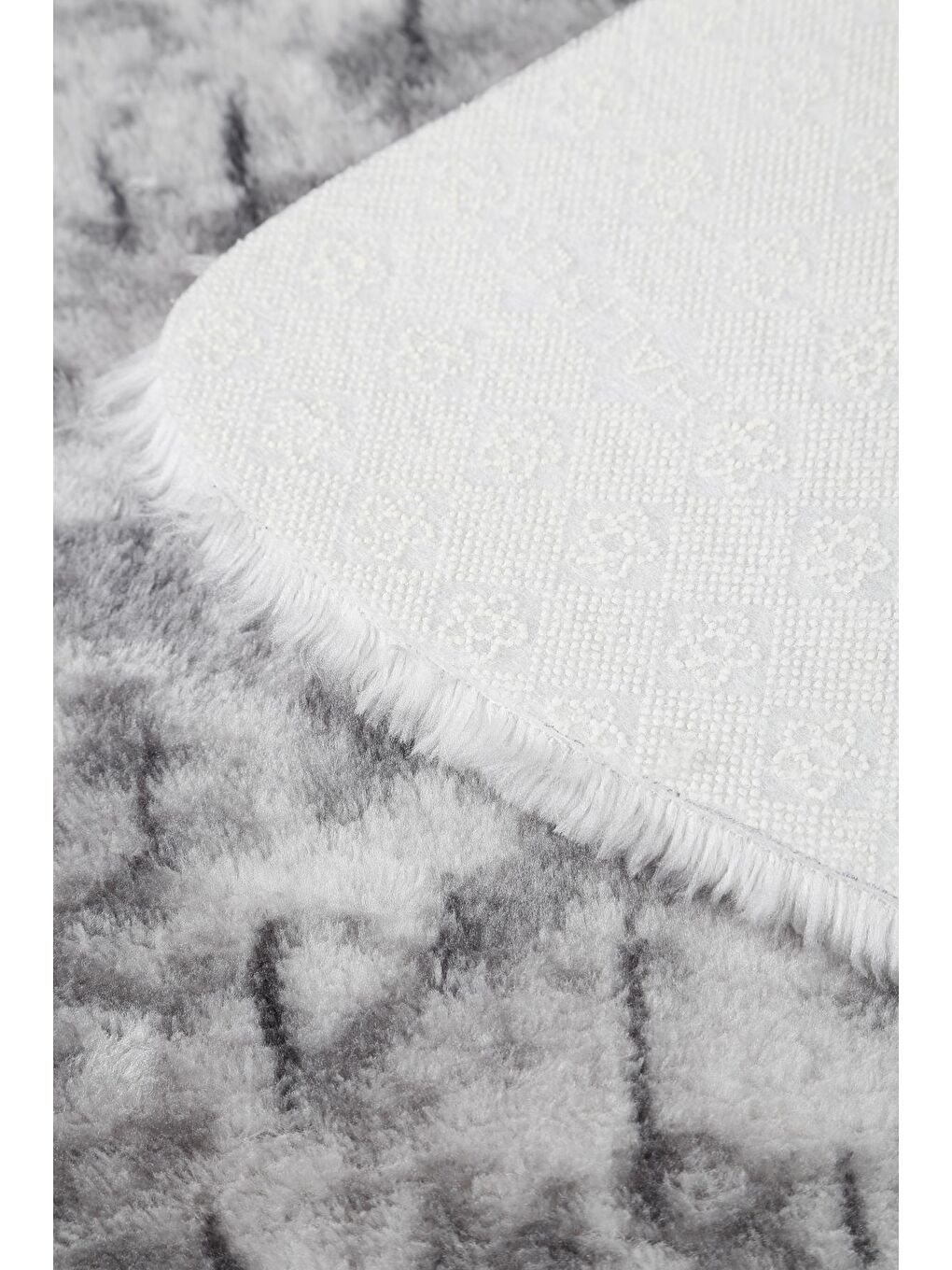 Gri Kedicik Kesimli Yumuşak Halı-3