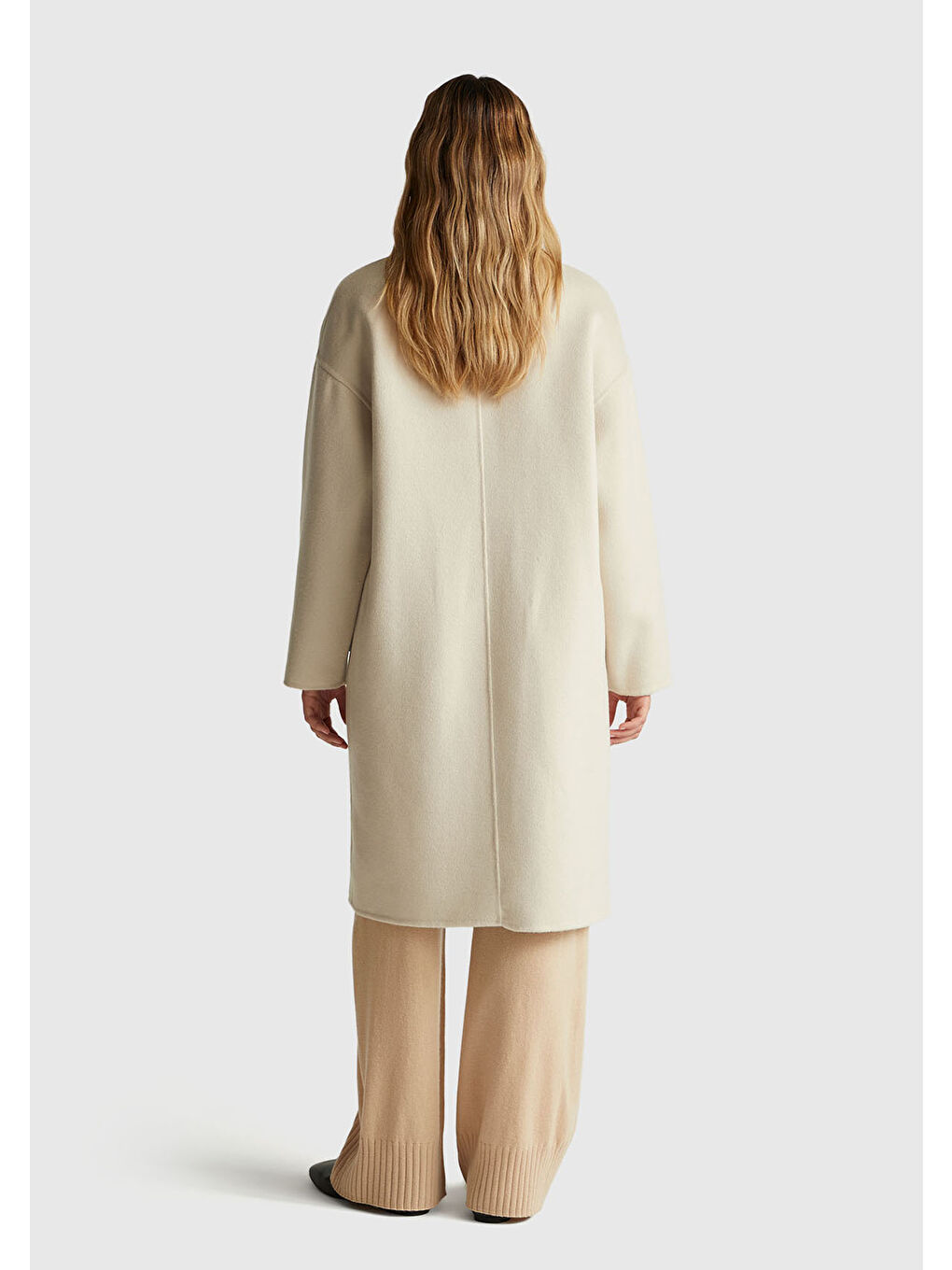 Ekru Kadın Krem Yün ve Viskoz Karışımlı Cep Detaylı Düğmeli Kruvaze Kaban-2