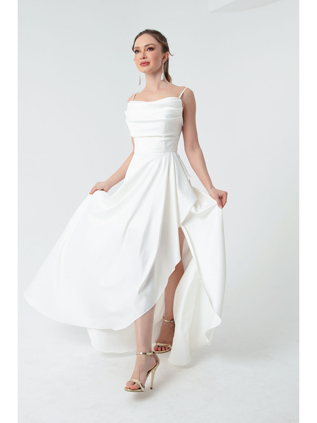 Kadın Beyaz Volanlı Yırtmaçlı Saten Abiye & Mezuniyet Elbisesi-1