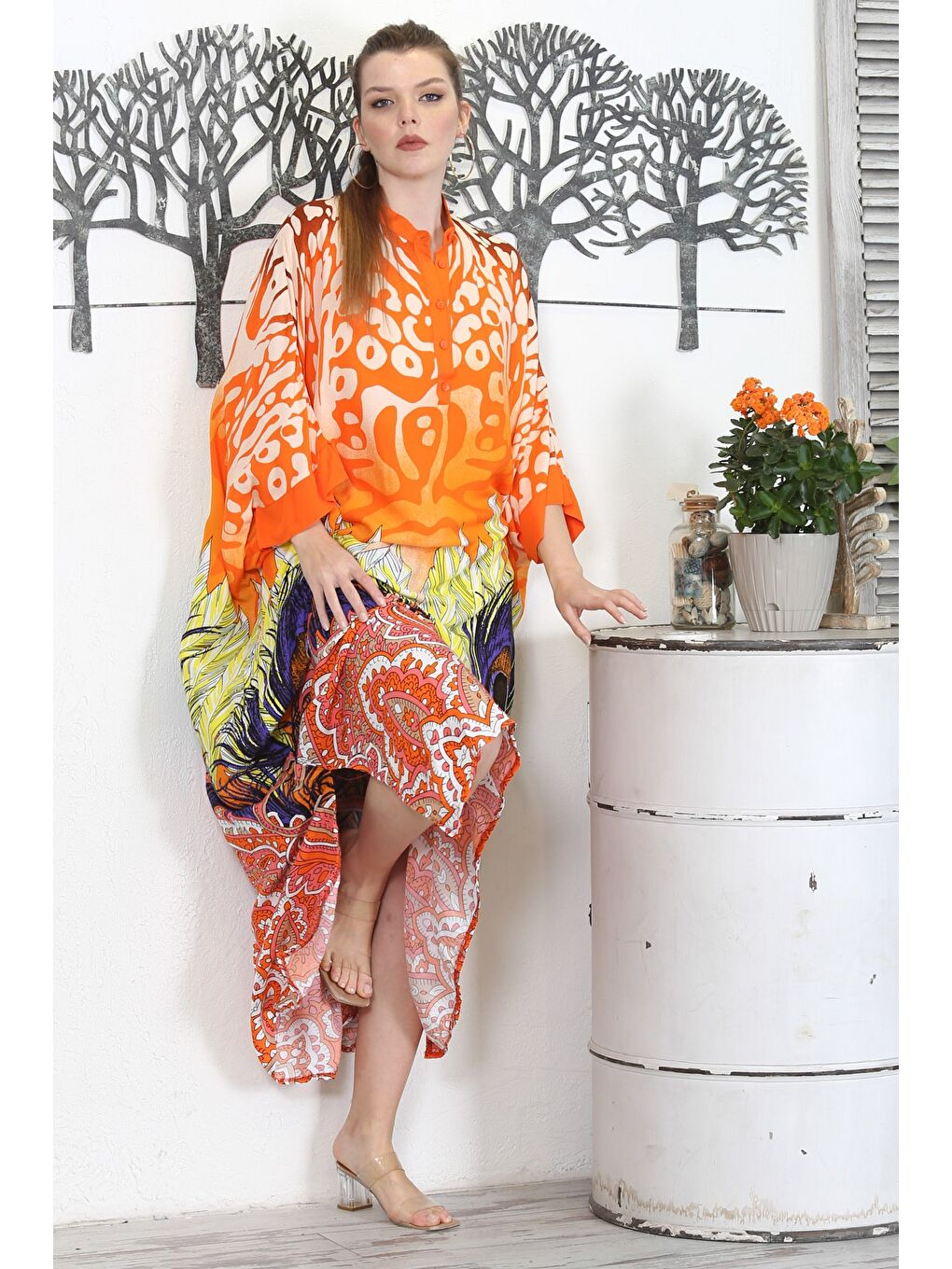 Turuncu Hakim Yaka 3/4 Kol Düğmeli Yırtmaçlı Allover Baskılı Casual Dokuma Elbise-7