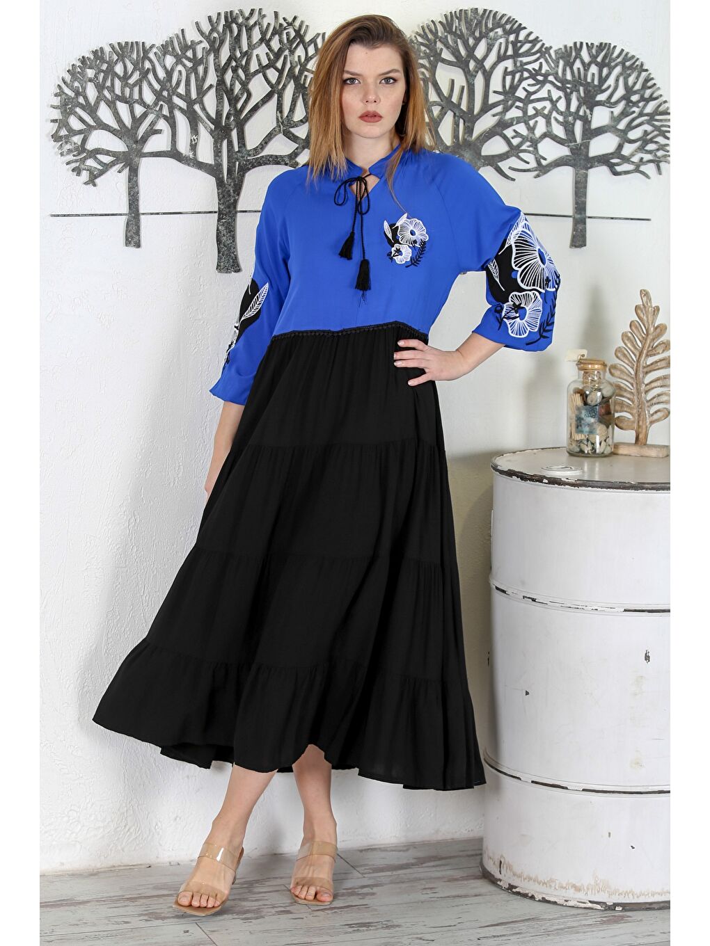 Siyah-Mavi Hakim Yaka Balon Kol Eteği Fırfırlı Dokuma Garnili Nakışlı Casual Dokuma Elbise-1