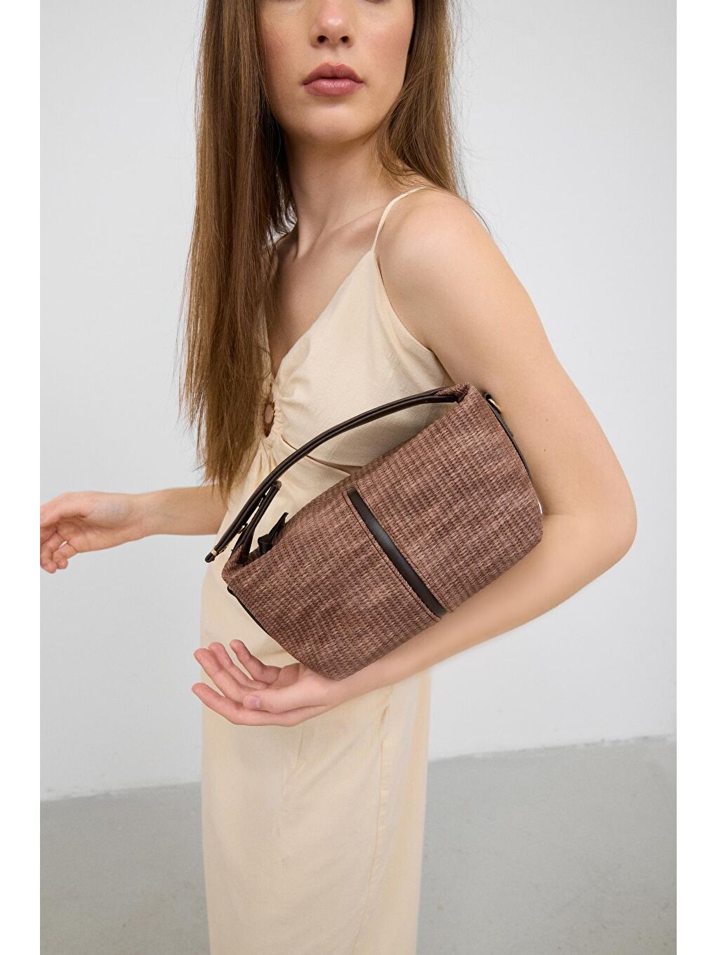 Kahverengi Leo Hasır Görünümlü El Ve Çapraz Çanta Acı Kahve-2