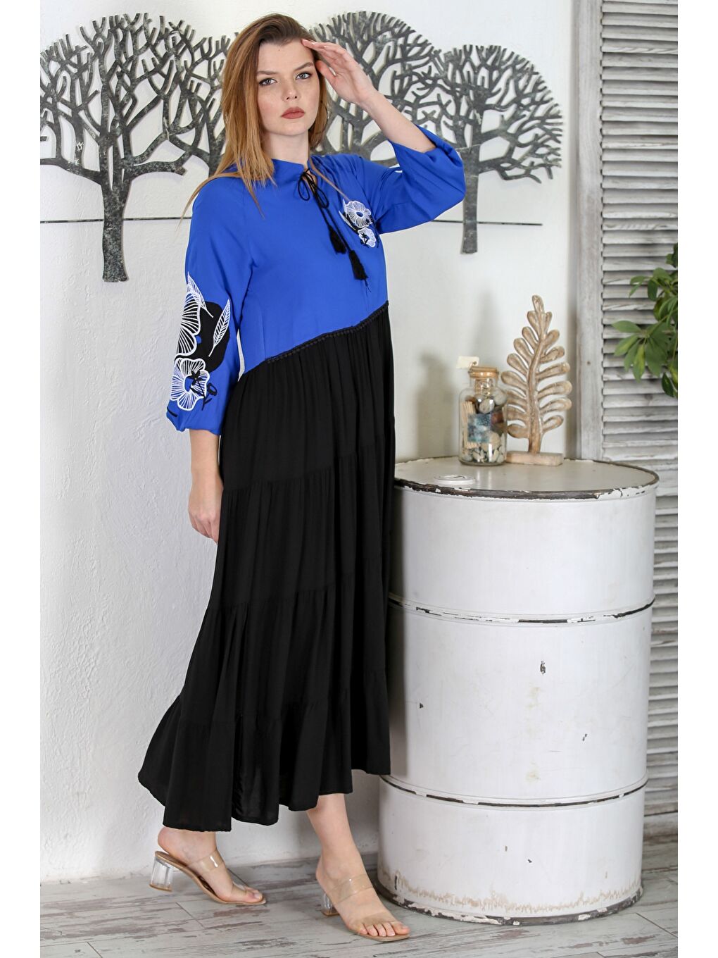 Siyah-Mavi Hakim Yaka Balon Kol Eteği Fırfırlı Dokuma Garnili Nakışlı Casual Dokuma Elbise-3