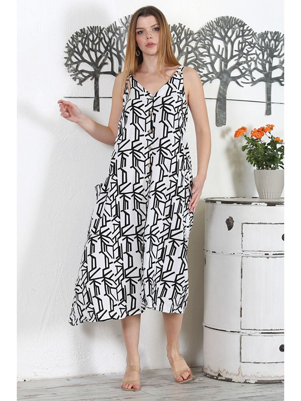 Beyaz-Siyah V Yaka Askılı Düğmeli Çift Cepli Allover Baskılı Dokuma Casual Elbise-1
