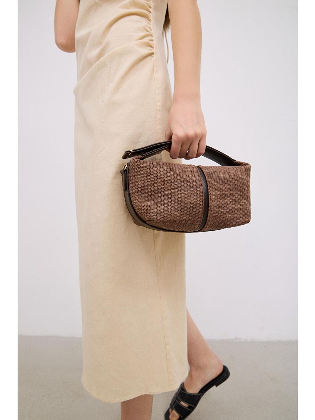 Kahverengi Leo Hasır Görünümlü El Ve Çapraz Çanta Acı Kahve-3