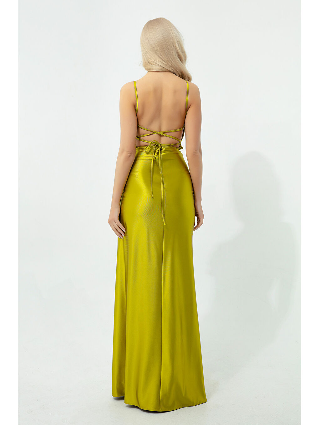 Kadın Fıstık Yeşili Sırt Dekolteli Yırtmaçlı Uzun Abiye Elbise-4