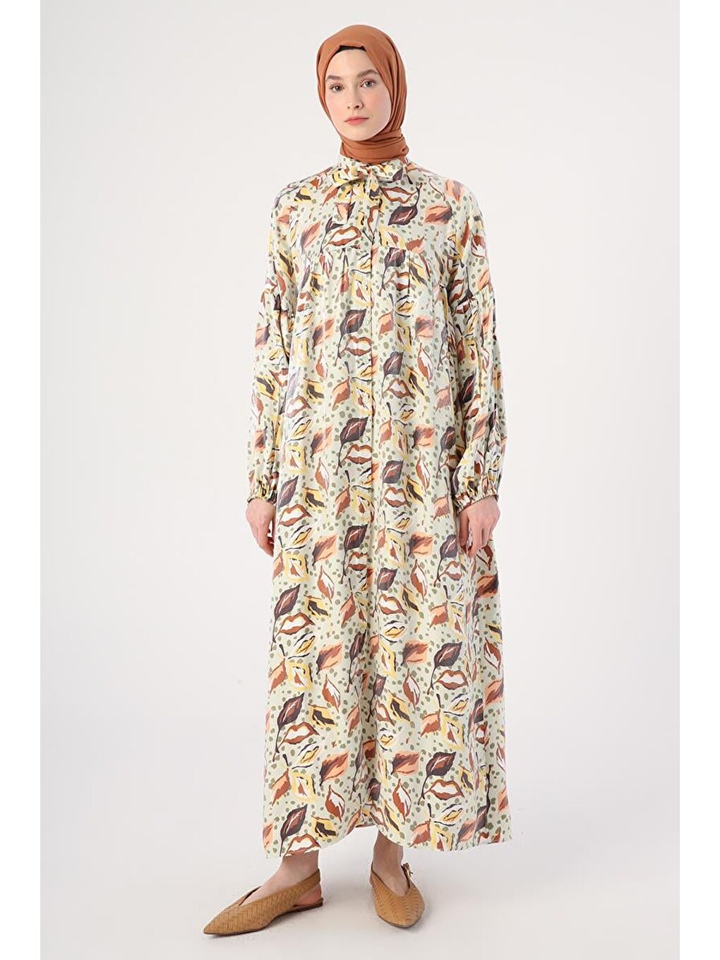 Turkuaz Su Yeşili-Kahve-Yakası Fularlı Emprime Desen Işıltılı Elbise-1