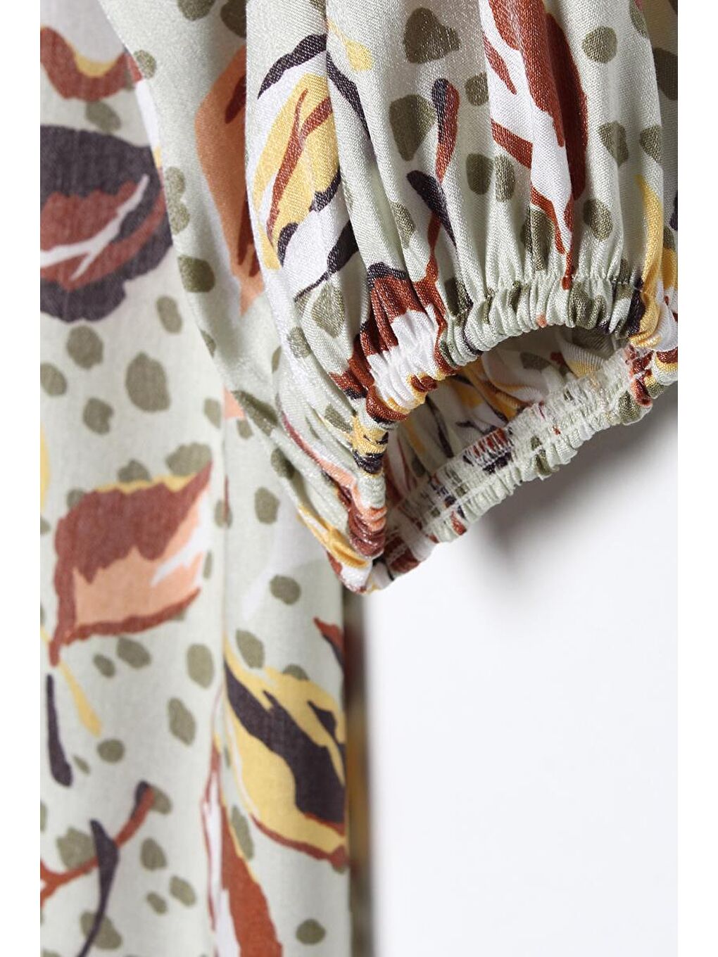 Turkuaz Su Yeşili-Kahve-Yakası Fularlı Emprime Desen Işıltılı Elbise-4