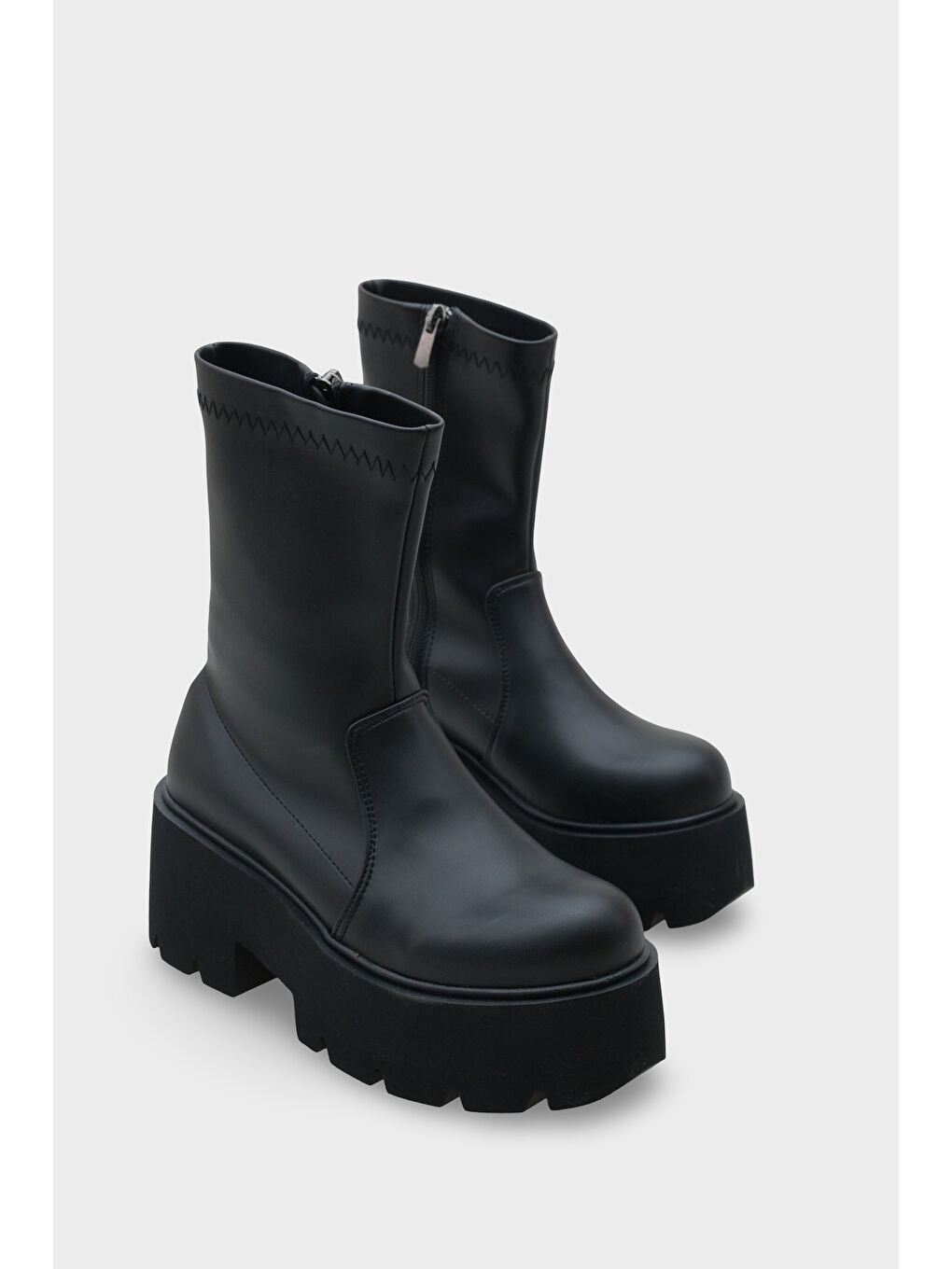 Siyah Stacy Dolgu Tabanlı Kadın Bot-1