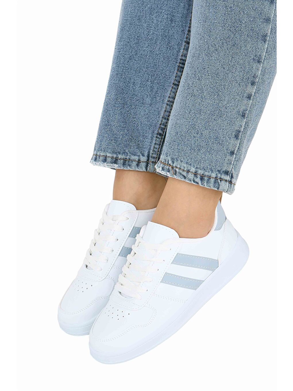 Kadın Beyaz Gri Çizgili Suni Deri Spor Ayakkabı - 27888-BEYAZ-GRI-2