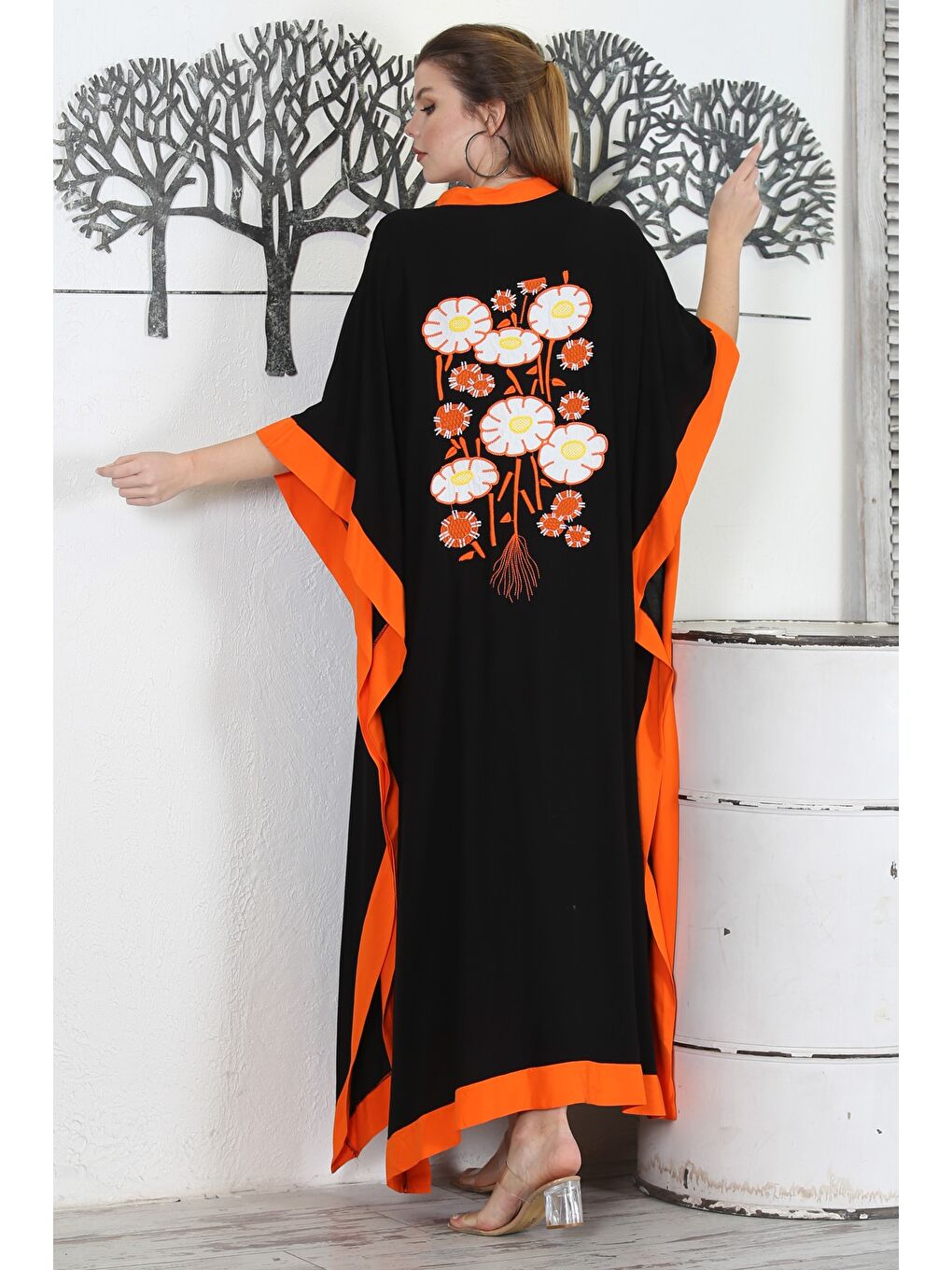 Siyah-Turuncu Hakim Yaka Düğmeli Çift Cepli Dokuma Garnili Nakışlı Casual Geniş Kesim Dokuma Elbise-7