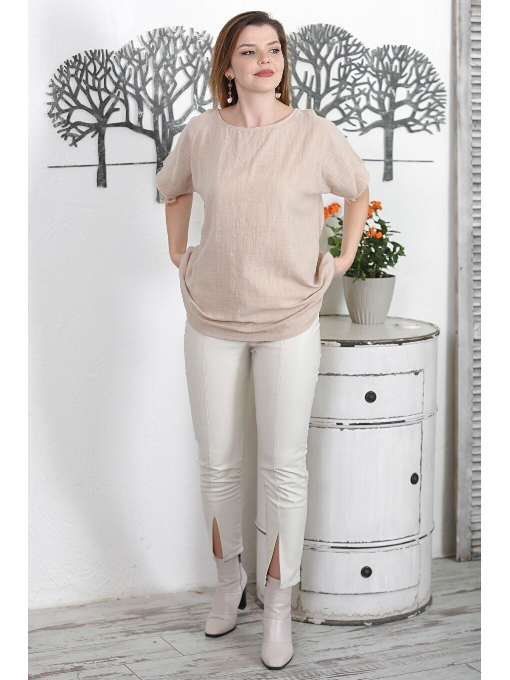 Kahverengi İtalyan Camel Havuz Yaka Düşük Kol Yıkamalı Dokuma Casual Bluz-5