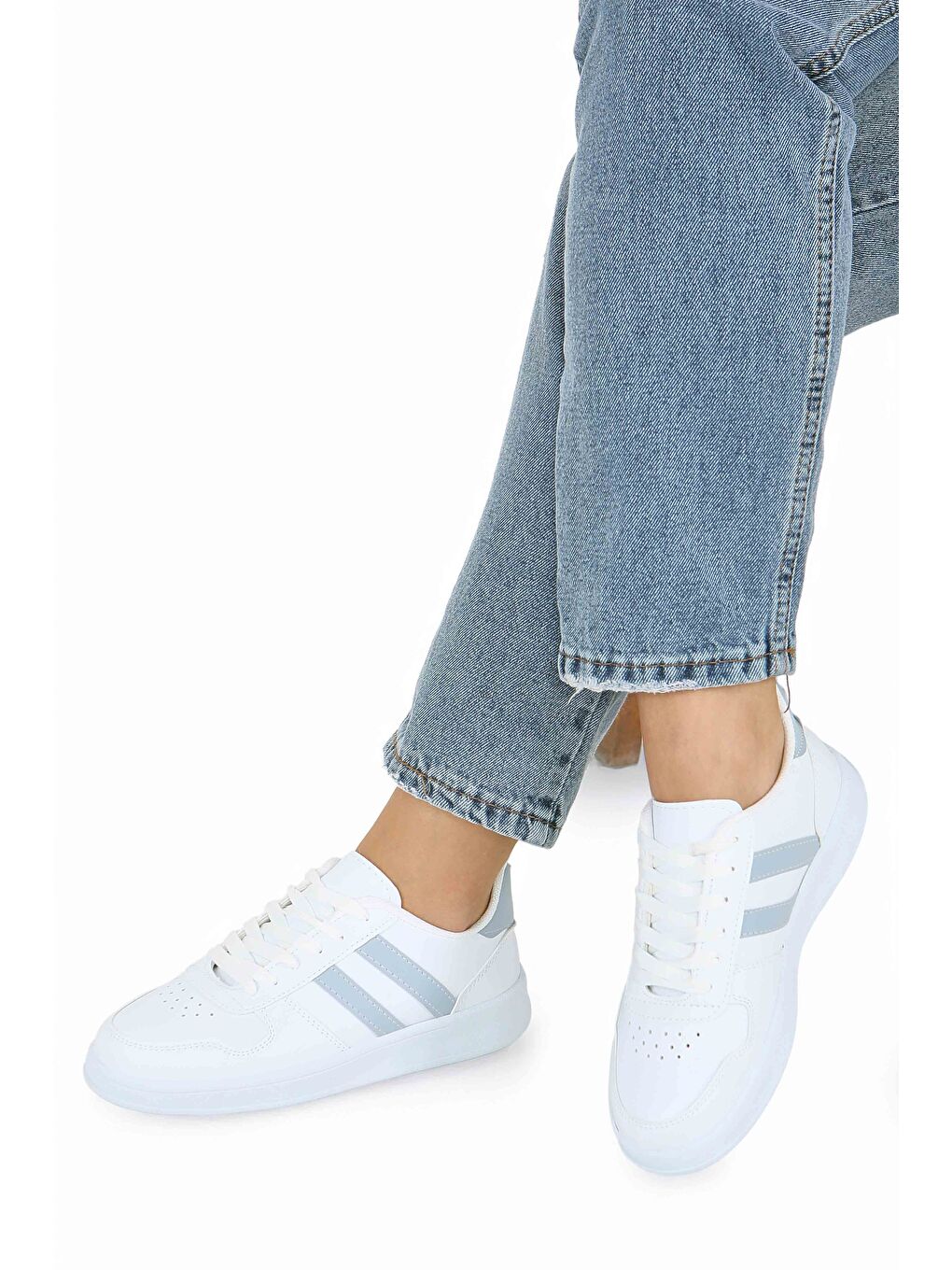 Kadın Beyaz Gri Çizgili Suni Deri Spor Ayakkabı - 27888-BEYAZ-GRI-3