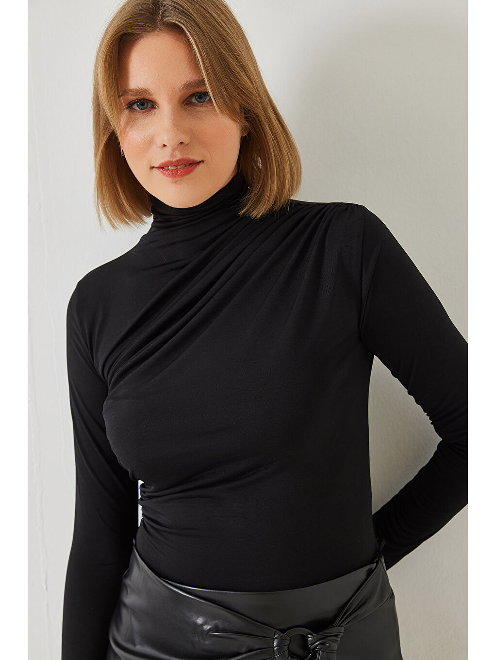 Siyah Kadın Balıkçı Yaka Desenli Bluz --1