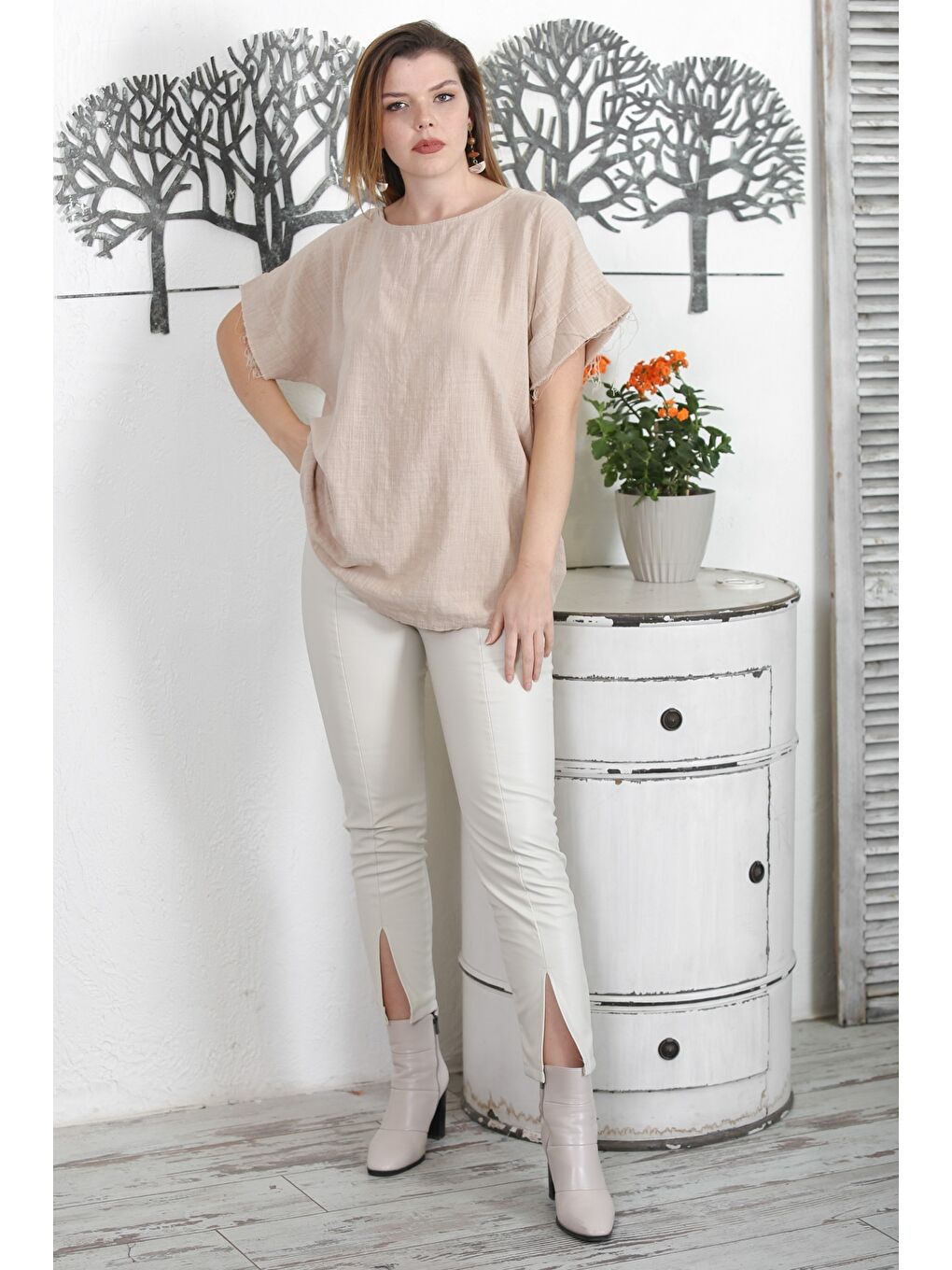 Kahverengi İtalyan Camel Havuz Yaka Düşük Kol Yıkamalı Dokuma Casual Bluz-6