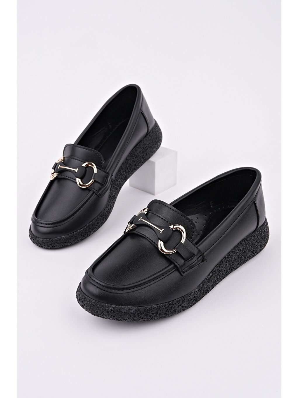 Siyah POLARA Kalın Taban Toka Detaylı Kadın Günlük Loafer Ayakkabı